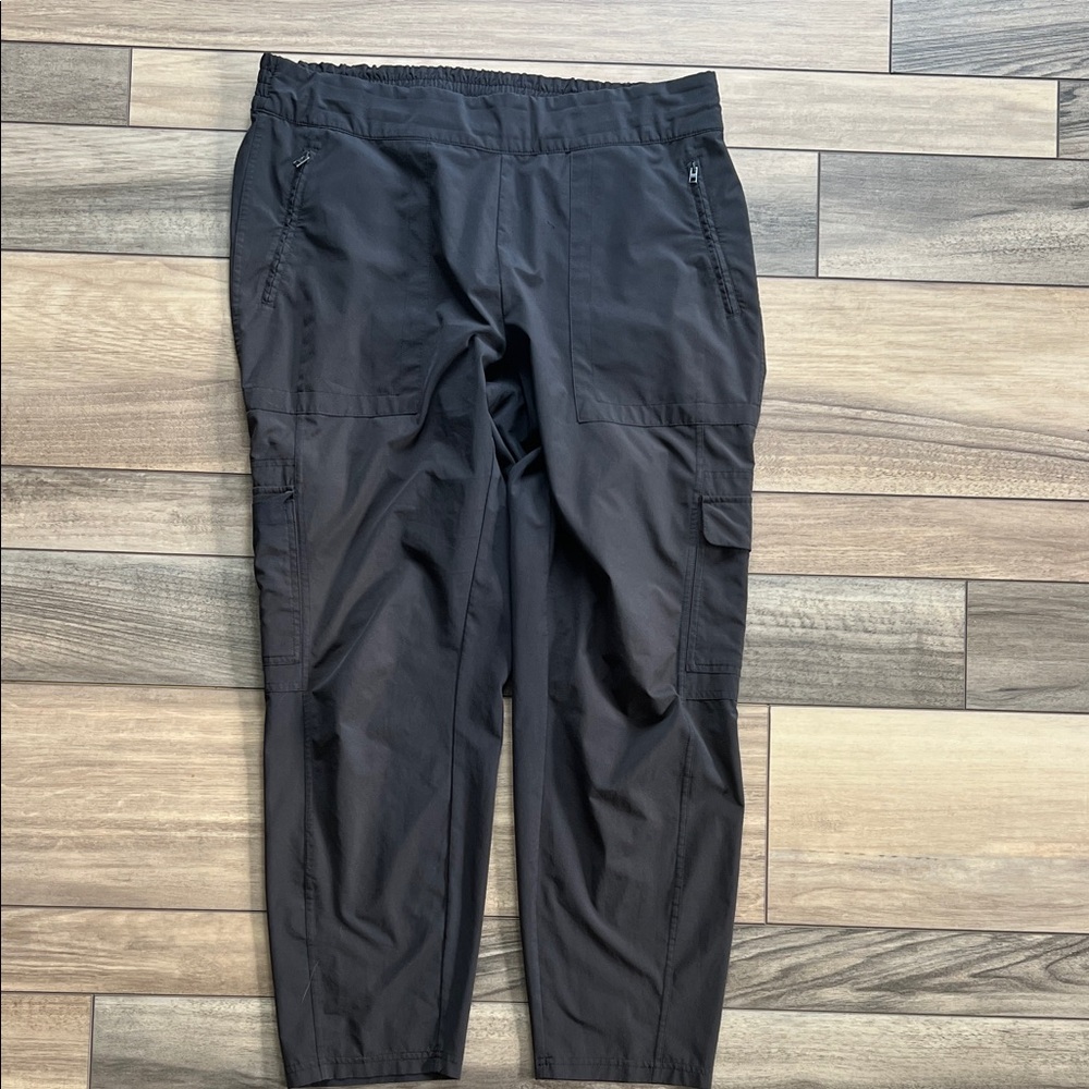 Athleta Women's Black Cropped Cargo Pants